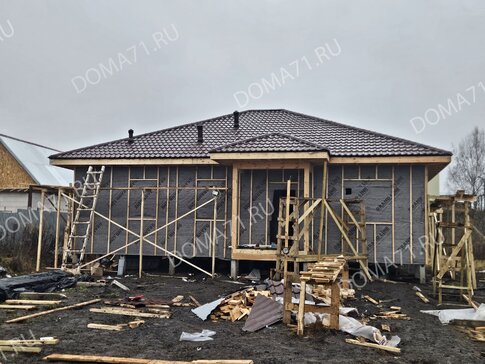 Смонтированная кровля и мембрана на стенах